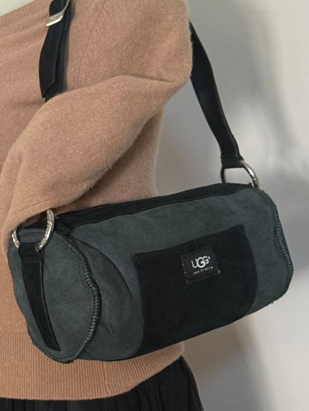 UGG Australia Vintage Suede Barrel Bag Y2K Shoulder Purse Black Gray